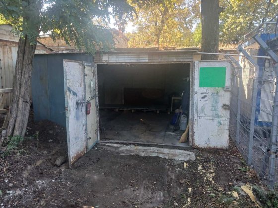 гараж продам металлический .стоянка р-н рынка москвич 2200 уе Одеса