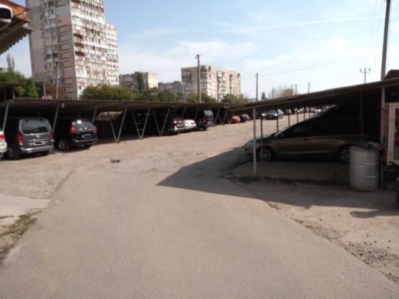 Продам место на крытой автостоянке Одеса