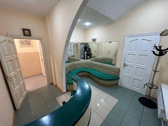 Нове Повністю обладнаний кабінет дантиста в центрі міста. вул. Вінніченка Вся техніка і меблі ( все Днепр