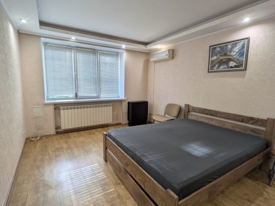 Оренда 1 квартири. Незалежності 10 А. Гостинка