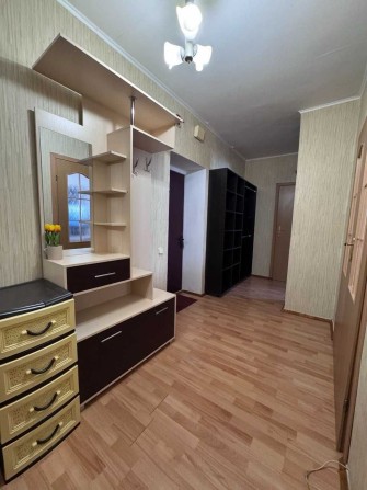 Біля метро Позняки здається простора світла 1-кімнатна квартира. - фото 1