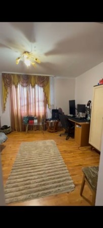 Однокімнатна квартира за площею - напівособняк у центрі Івано-франківська - фото 1