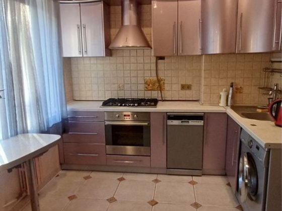 Оренда 4х. кімнатної в центрі міста. Вул. Центральна( Лермонтова)