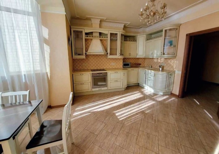 Центр, Чорновола 25, 3к квартира, 150 кв.м. 1000 у.о. - фото 1