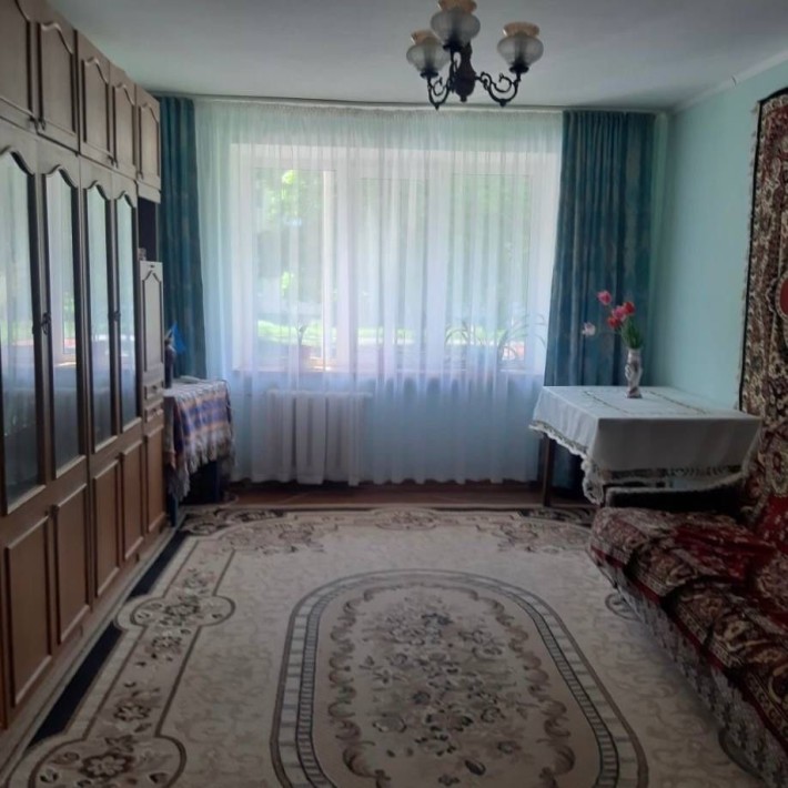 Алмазний поруч зупинка вільна - фото 1