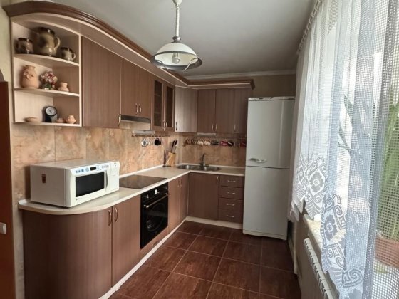2 кімнатна квартира, 3-й поверх