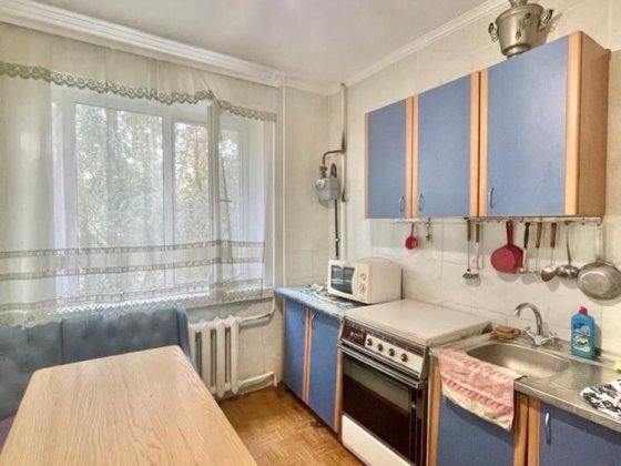 2-кімнатна квартира по вул. Героїв Крут з меблями і техінкою
