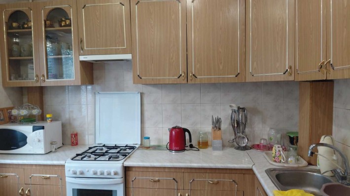 +Сдам  2 ком. квартиру по ул.Корищенко 9000 гр.+ ком. услуги. - фото 1