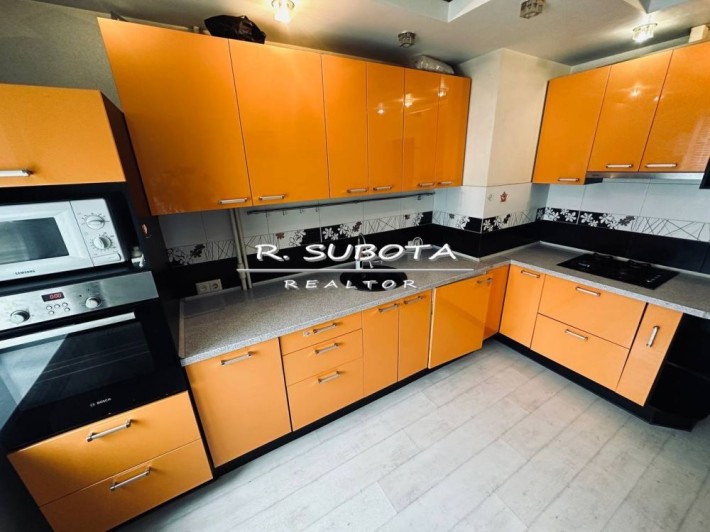 3.к. квартира 65м2 ж/м Тополь -1 ул. Паникахи дом 20 Сокол Победа - фото 1