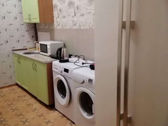Задам до літа квартиру ,дві кімнати, 4 двухспальних ліжка.