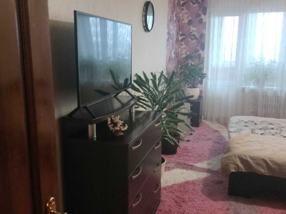 Сдается 3-х к. кв. в хорошем состоянии по ул. С. Синенко (Кремлевская), первая линия Запорожье