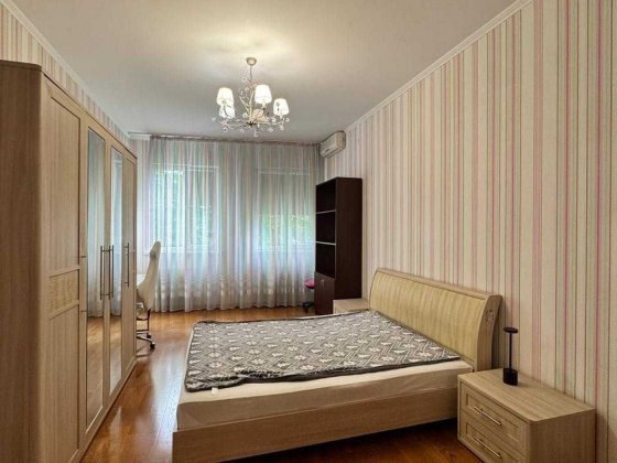 Оренда просторої 4-кімнатної квартири, вулиця Сахарова біля парку, Ближній центр, Франківський район Львов