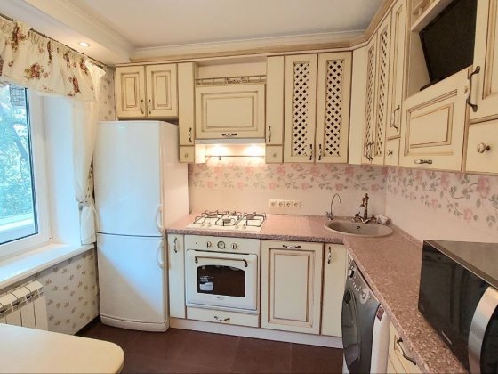 Пропонується до продажу затишна 3-кімнатна квартира на Берестейському проспекті, 21, у Шевченківсько Київ