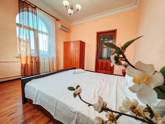 3-кімнатна квартира, Хрещатик 17, центр Києва, паркомісце, без комісії Київ