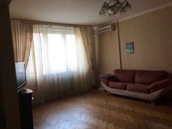 Однокімнатна квартира в оренду, метро Лівобережна Київ