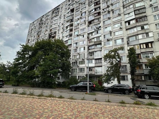 Двухкомнатная  Березняковськая  срочно сдам квартиру