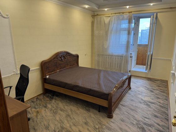 Довгострокова оренда - Трикімнатна квартира, непрохідні, м. Харківська 12 хв