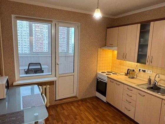 •	Ващенко 3, Метро Осокорки, Довгострокова оренда, 1 к квартира. Київ