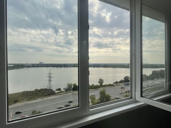 ПЕРША ЗДАЧА! 1к біля м. Харківська | 2 хв до метро | Вид на воду | Все нове