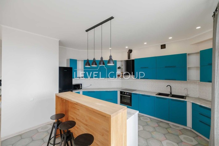 Оренда просторої квартири 3к та кухня вітальня вул. Олександра Кониського, 44 (колишня Тургенєвська) - фото 1