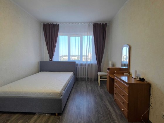 Здається ВПЕРШЕ простора 1-кімн. квартира, площею 40 м² !, вул. Харківське шосе, буд. 56 Київ
