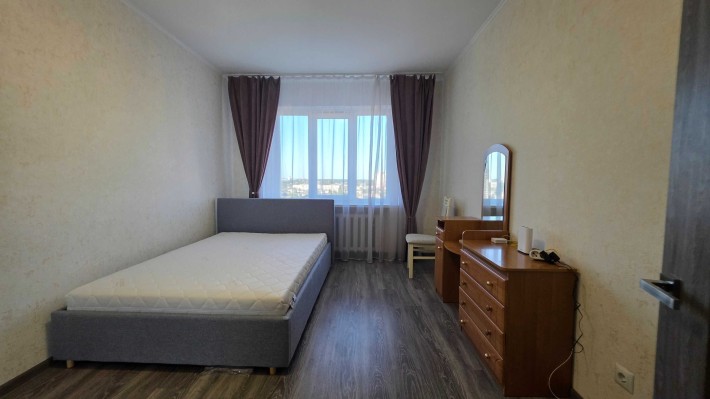 Здається ВПЕРШЕ простора 1-кімн. квартира, площею 40 м² !, вул. Харківське шосе, буд. 56 - фото 1