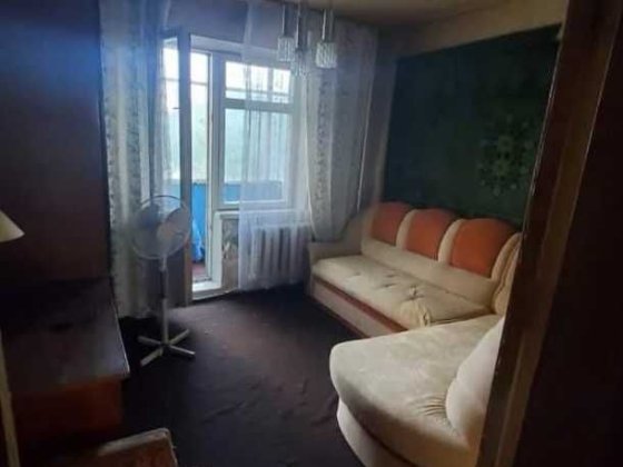 Вул. Райдужна 21А. 3й поверх, роздільні кімнати, газ.