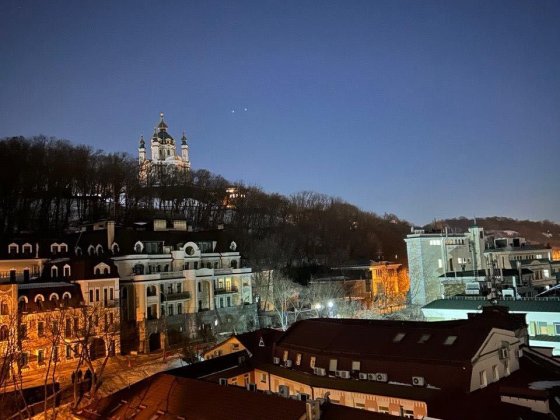 3-кімнатна, Ігорівська, 2. Панорамний вигляд на Дніпро та Андріївську церкву Київ