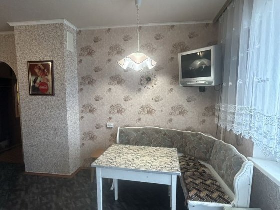 Вул. Каштанова, будинок 10. Дві окремі кімнати.