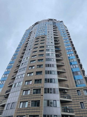 Видова 3-кімнатна квартира біля метро «Житомирська» - фото 1