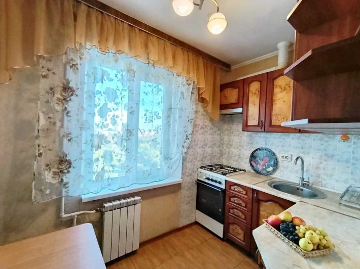 Галицька вул. 7-А, затишна, тепла, квартира в хорошому стані. - фото 1