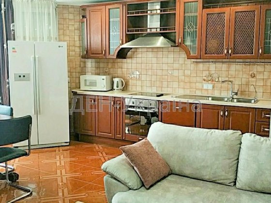 Метро Шулявська. 3 кімнатна квартира 110 кв.м вул. Гетьмана 1