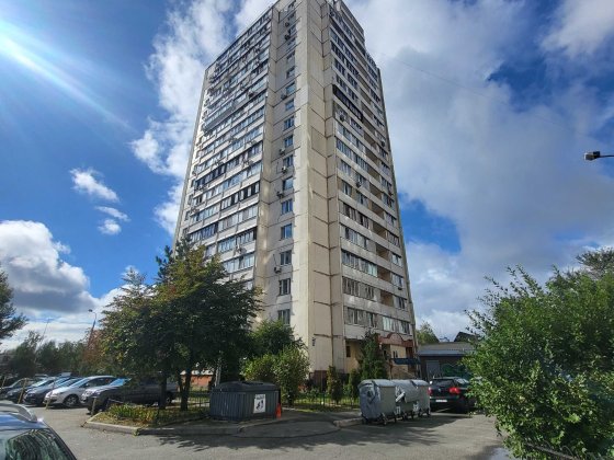 Продаж великої 1-но кімнатной квартири 42 м2 Соломії Крушельницької 5 осокорки позняки поряд руденко