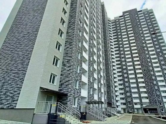 Продаж квартири з дуже вдалим плануванням , кухня 18м, будинок заселений в жк Новігатор 2. Єоселя..