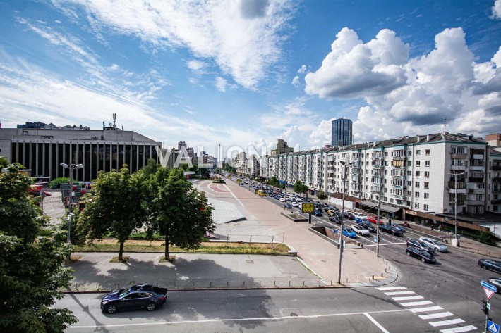 Метро палац Україна, вул Коновальця 3 .  Продаж 2х квартири 61.2 кв. Без % - фото 1