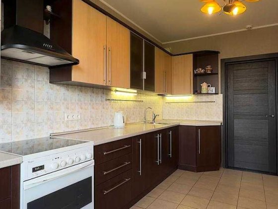 Продаж 3ри кім квартири з ремонтом по ціні 2х кім метро Позняки 10 хв