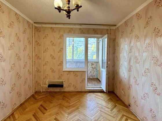 Продаж трьох кімнатної квартири  поруч зі станцією метро «Теремки»