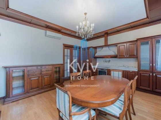 Продаж квартири у самому Сердці  КиЇва вул. Пирогова Центр метро 3 хвилини поруч Ботсад Киев