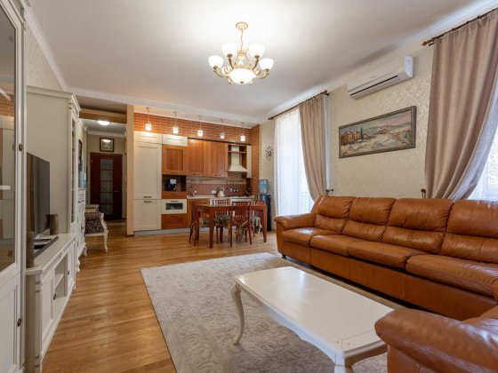 Продаж 3-кімнатної квартири Тарасівська 4А, центр Києва, високі стелі, з ремонтом та меблями, Ботані Киев