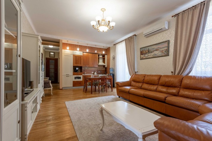 Продаж 3-кімнатної квартири Тарасівська 4А, центр Києва, високі стелі, з ремонтом та меблями, Ботані - фото 1