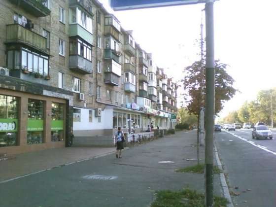 Продаж Дарниця  Соцмісто проспект Миру. 9 , 3 кімнатна квартира під ремонт + гараж у дворі