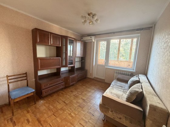 Продам 2-комнатную квартиру в Дарницком районе, ул. Севастопольская, 19