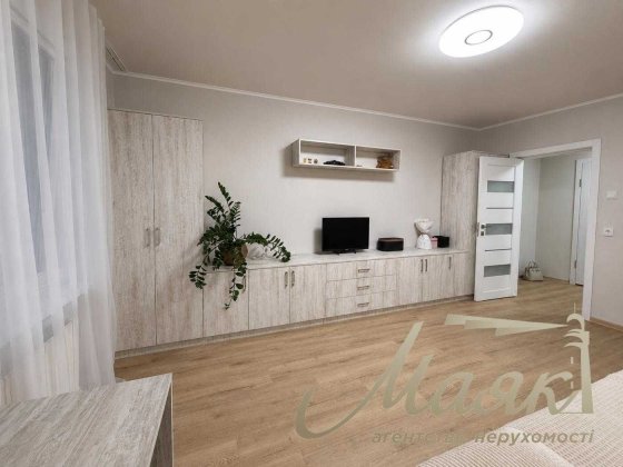 Продаж 1 квартири з ремонтом у ЖК The Lakes, Голосіївський район, пров. Ясинуватський, метро Деміївк
