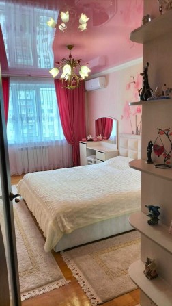 Продам  трьохкімнатну квартиру з ремонтом та меблюванням - фото 1