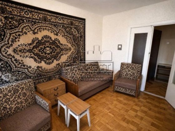Продаж 3к квартири Дніпровська набережна 9А