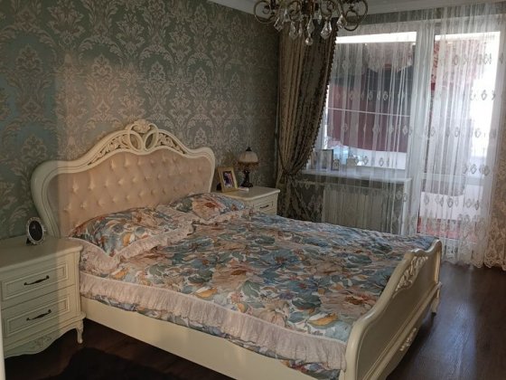 Продається 3х кімнатна видова квартира на Березняках.