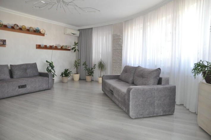 Продаж 3-кімнатної вул. Ахматової метро Позняки - фото 1