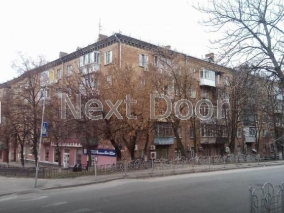 2-кімнатна сталінка з ліфтом біля метро Звіринецька бул. Миколи Міхновського, 7 Киев
