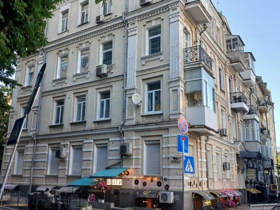 Без %.Продам двокімнатну квартиру Івана Мазепи, буд. 18/29 .Метро Арсенальна - 400 м2 Киев