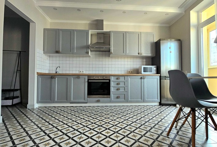 Продажа квартиры на Аболмасова 4 - фото 1